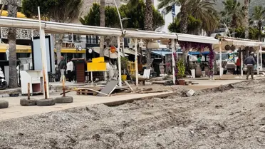 Bodrum'da Sahil Yapıları Yıkılıyor