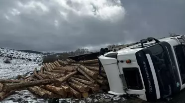Bolu'da Tır Devrildi, Sürücü Yaralandı