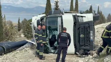 Burdur'da Tır Devrildi, Sürücü Yaralandı