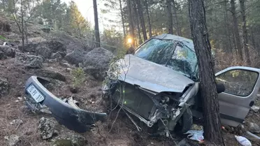 Bucak'ta Araç Devrildi: 3 Yaralı