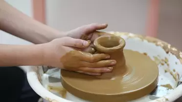 Bursa'da Öğrenciler Çömlek Yaparak Geleneksel Sanatları Yaşatıyor