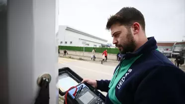 Bursa'da Elektrik Direklerine Koruyucu Boya