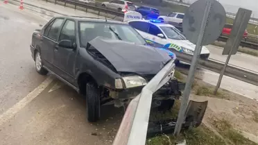 İnegöl'de Bariyere Çarpan Araçta Sürücü Yaralandı