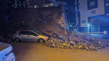 Mudanya'da İstinat Duvarı Çöktü