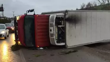İnegöl'de Kamyon Devrildi: 2 Yaralı