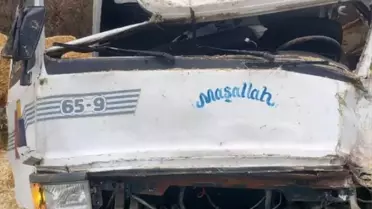 Bursa'da Kamyon Refüje Çıktı: Sürücü Yaralı