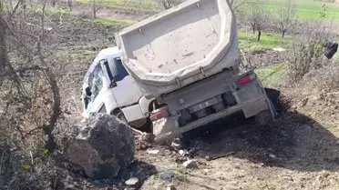 Otomobil Tıra Çarptı: 1 Ölü, 1 Yaralı