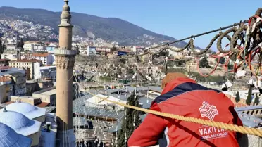 Ulu Cami'ye 'Zekat Berekettir' Mahyası Asıldı