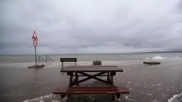 Bursa'da Fırtına Hayatı Olumsuz Etkiledi