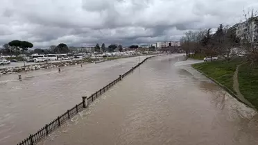 Biga'da Kocabaş Çayı Taşınca Araçlar Tahliye Edildi