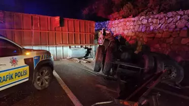 Çankırı'da Tır Devrildi: 3 Yaralı