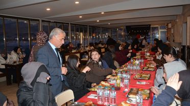 Çaykara Belediye Başkanı Tok, Öğrencilerle İftarda Buluştu