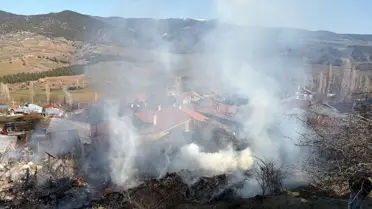 İskilip'te Yangın: 2 Ev ve Traktör Kül Oldu