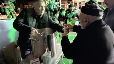 Kadir Gecesi'nde Sıcak Süt İkramı