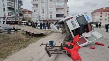 Çorum'da Tarım İşçilerini Taşıyan Minibüs Kaza Yaptı