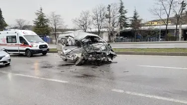 Çorum'da Otobüs ve Kamyonet Çarpıştı