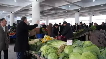Demirbaş Pazar Ziyaretiyle Esnafla Buluştu