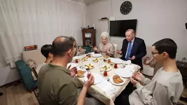 Cumhurbaşkanı Erdoğan, İstanbul'da Kayacık ailesinin iftar sofrasına konuk oldu