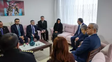 Cumhurbaşkanı Yardımcısı Yılmaz, Mersin'de şehit baba-oğulun ailesini ziyaret etti