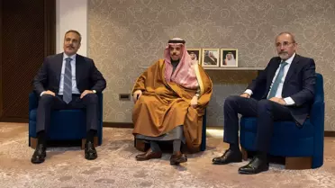 Fidan Riyad'da Üçlü Görüşme Gerçekleştirdi