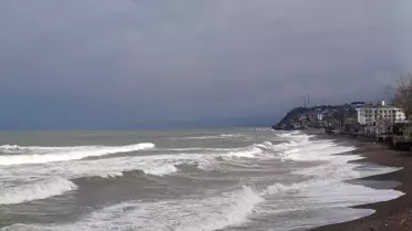 Akçakoca'da Kuvvetli Rüzgar ve Yüksek Dalga