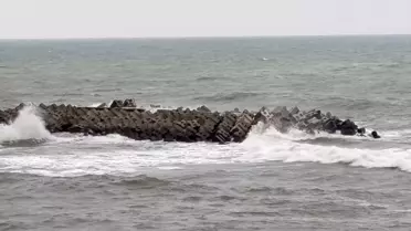 Akçakoca'da Kuvvetli Rüzgar ve Yükselen Dalgalar