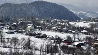 Düzce'de Kış Manzarası: Karla Kaplanan Dağ Köyleri