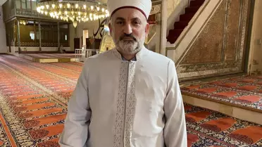 Eski Cami'de Kılıçla Hutbe Geleneği