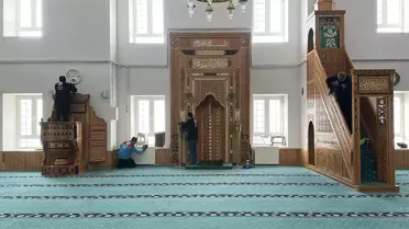 Erciş'te Camiler Ramazan Öncesi Temizleniyor