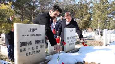 Erzincan depreminde hayatını kaybedenler törenle anıldı