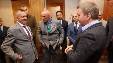 Vali Aydoğdu'dan Özel Gereksinimli Bireylere Doğum Günü Sürprizi