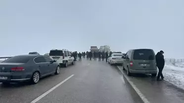 Erzurum'da çok sayıda aracın karıştığı zincirleme trafik kazası meydana geldi