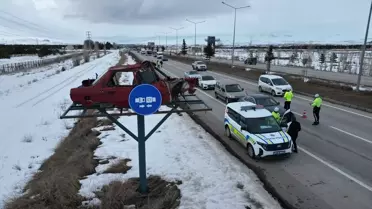 Erzurum'da Kazalı Araçlarla Trafik Farkındalığı