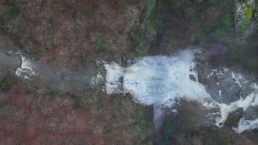 Fay kırığıyla oluştu, son yağışlarla coştu