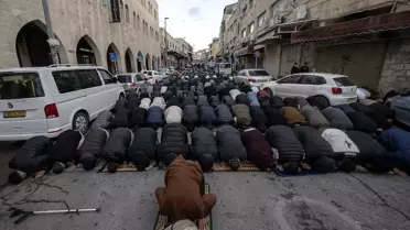 Filistinliler Mescid-i Aksa'da Bayram Namazı Kıldı