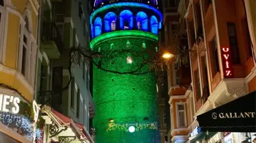 Galata Kulesi Nadir Hastalıklar Günü İçin Aydınlatıldı