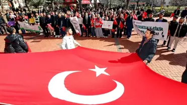 GAÜN Öğrencilerinden Bayrak Yürüyüşü