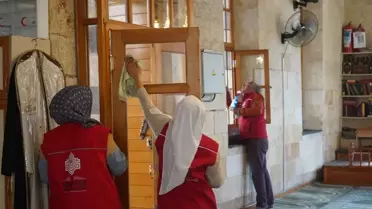 Gaziantep'te Camilerde Temizlik