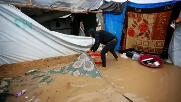 Gazze'de Aşırı Yağışlar Çadırları Su Bastı