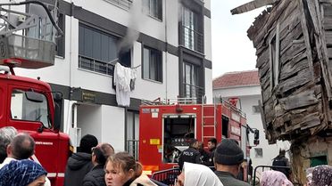 Gelibolu'da apartmanda çıkan yangın söndürüldü