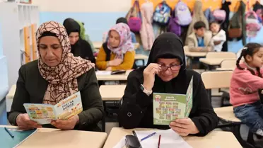Gülistan Öğretmen’den Kadınlara Okuma Yazma Kursu
