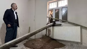 Hakkari'de Heyelan: 3 Katlı Ev Zarar Gördü