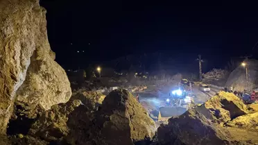 Hakkari'de Kayalık Alandan Kaya Düşmesi