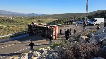 Hatay'da Vinç Devrildi, Sürücü Yaralandı