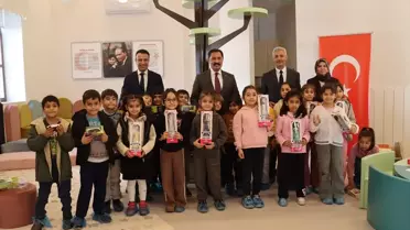 Vali Masatlı Kütüphaneyi Ziyaret Etti