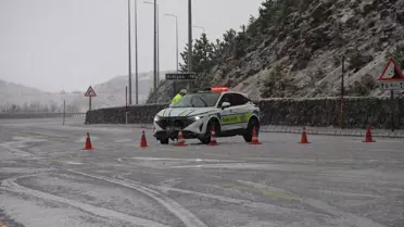 Erciyes'e Giden Yol Kar Yağışı Nedeniyle Kapandı