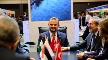 Hong Kong'daki APAIE fuarında 82 Türk üniversitesi 'Study in Türkiye' pavilyonuyla yer aldı