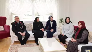 İçişleri Bakan Yardımcısı Yiğitbaşı ve Orgeneral Çardakcı'dan şehit Astsubay Üstçavuş Çil'in ailesine ziyaret