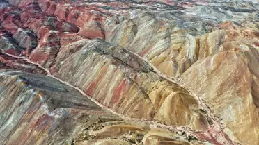 Gökkuşağı Tepeleri İlkbahar Renklerine Büründü