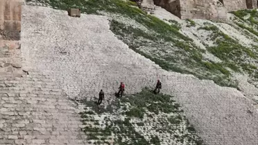 İHH'dan Halep Kalesi'nde Temizlik Çalışması